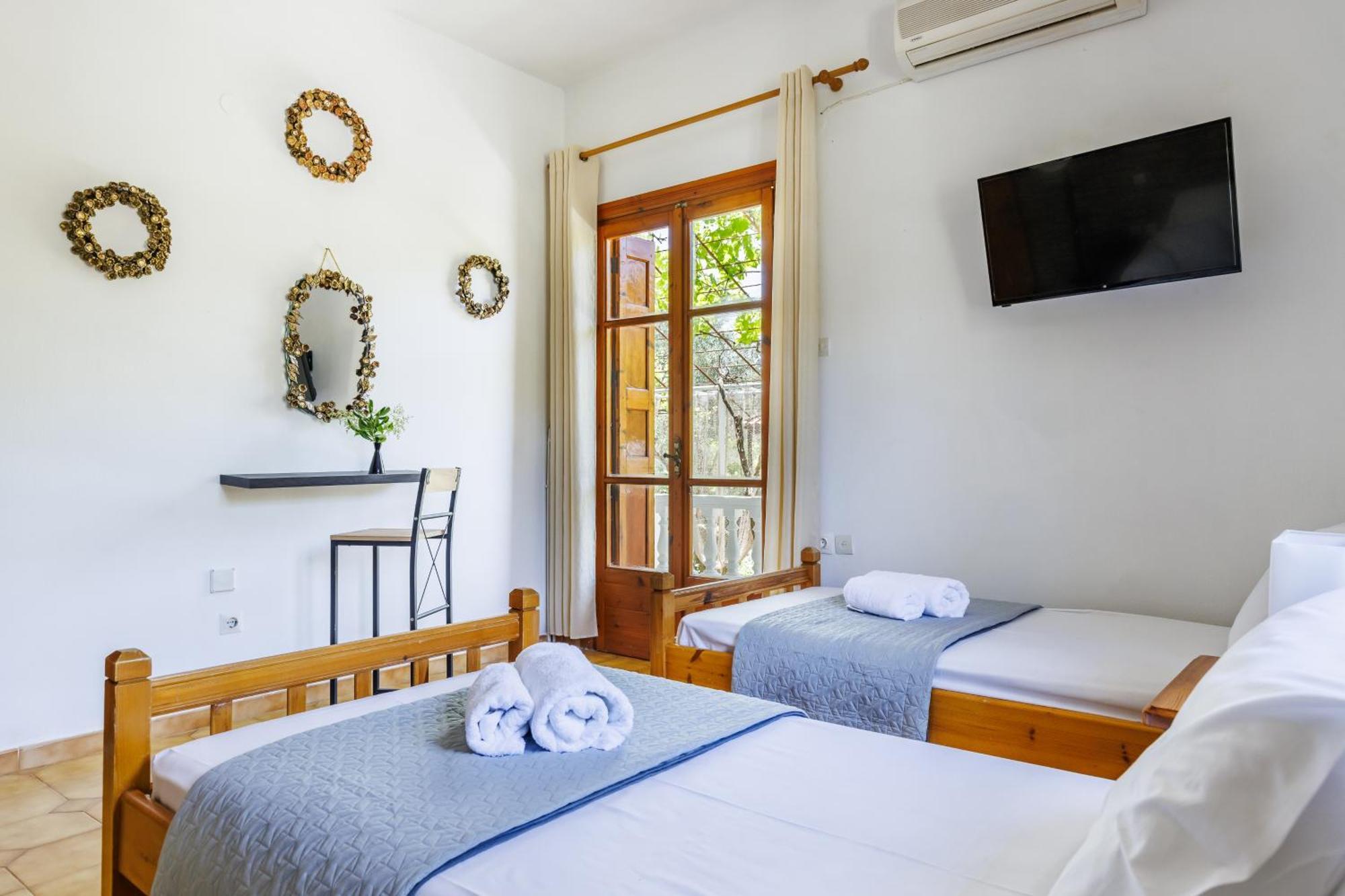 Panagou Studios Skopelos Town Exterior photo