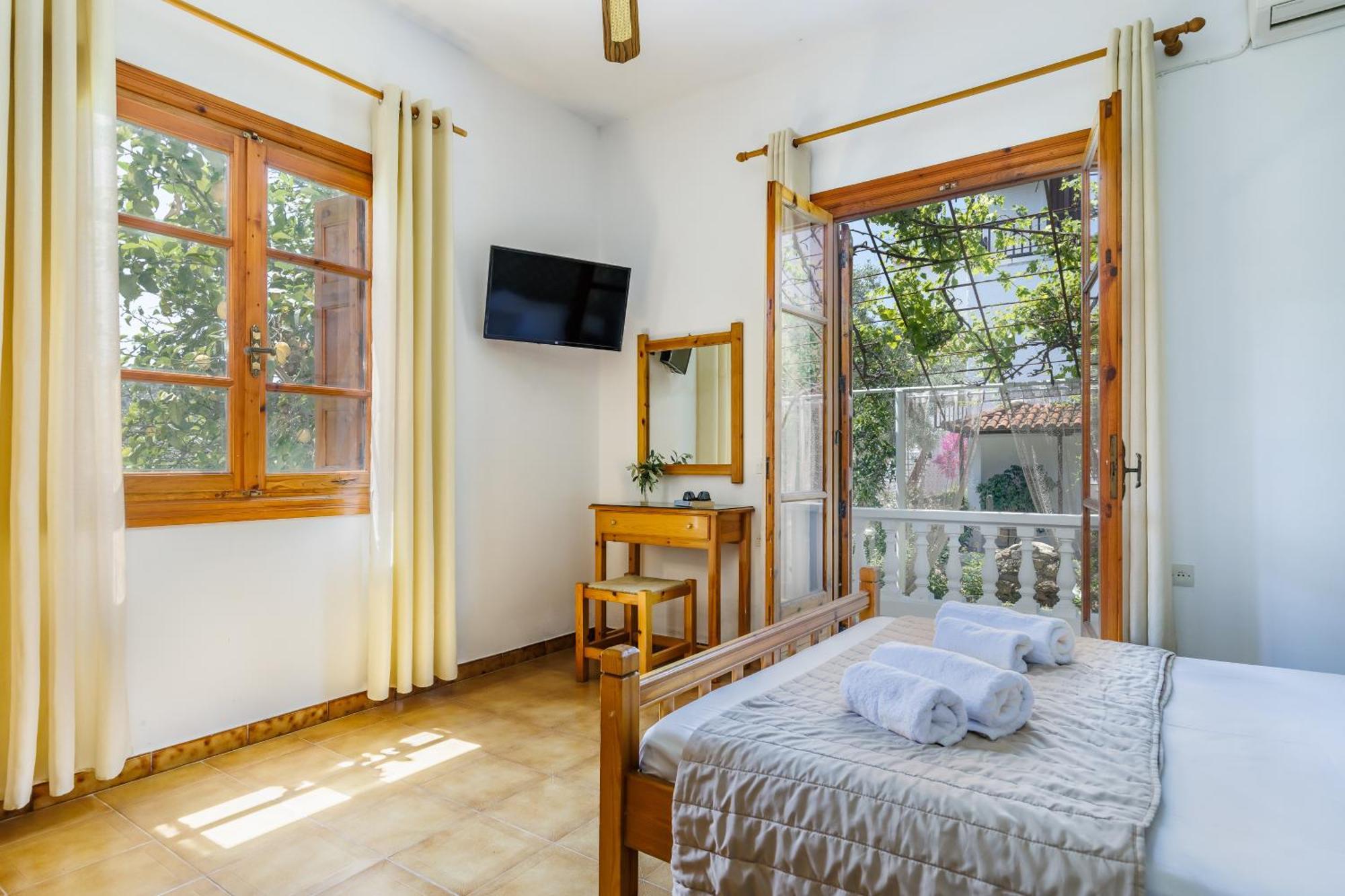 Panagou Studios Skopelos Town Exterior photo