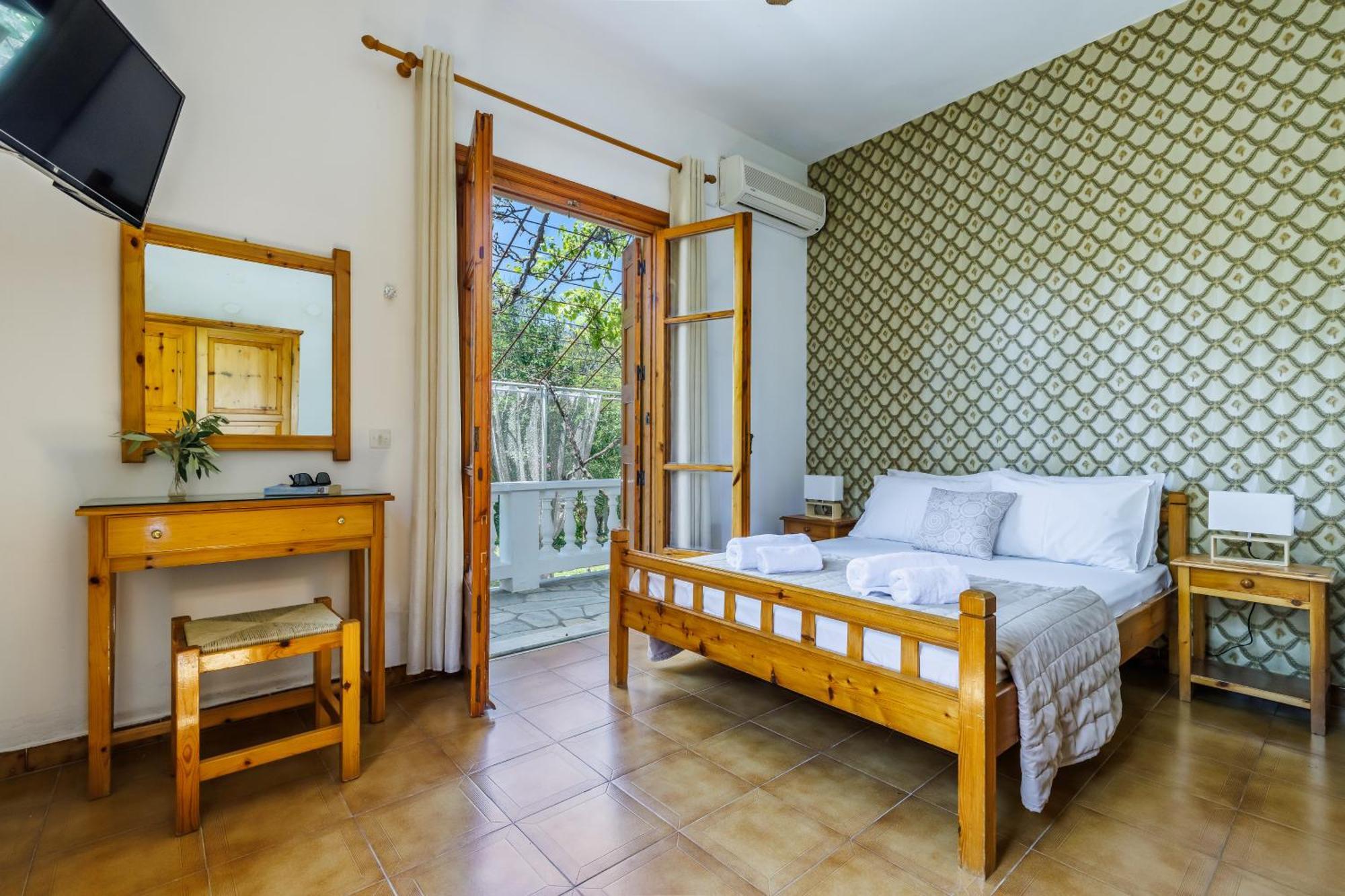 Panagou Studios Skopelos Town Room photo